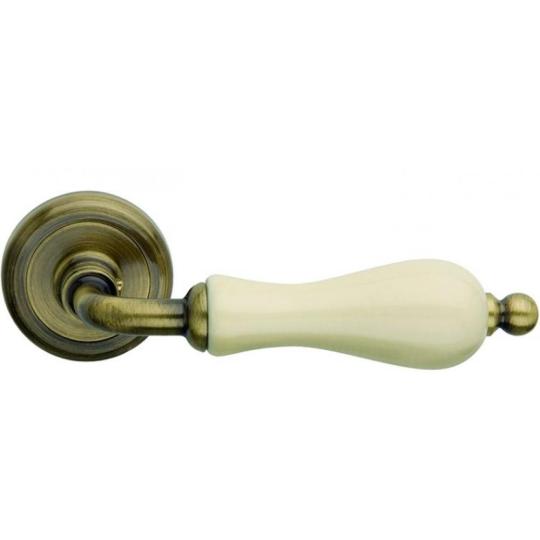 Klasszikus keramia bronz kilincs polgari elegans lakberendezes mediterran ajtonyilaszaro regies hastely lameridiana.JPG